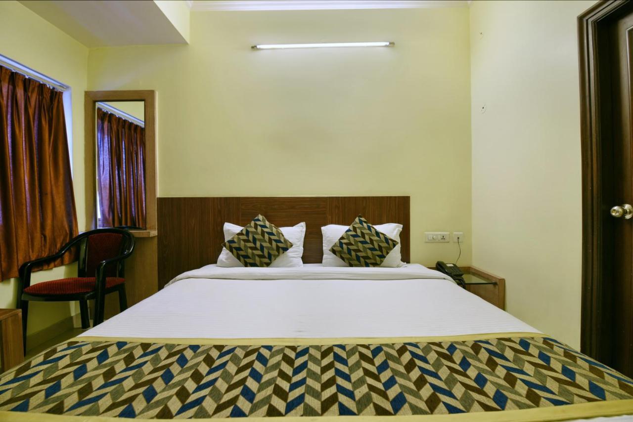 Oyo 2289 Hotel Radha Palace Kukas Exterior photo