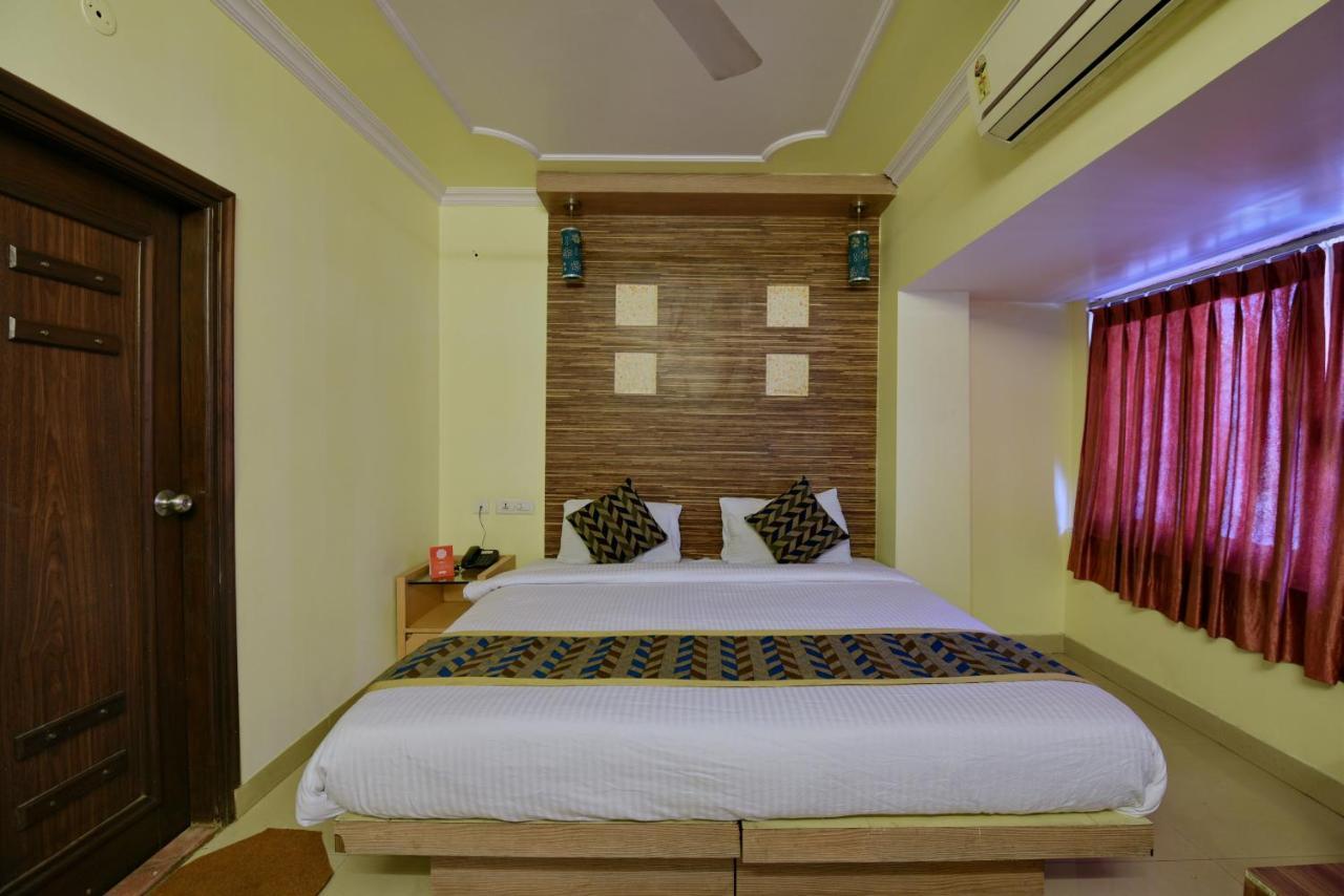 Oyo 2289 Hotel Radha Palace Kukas Exterior photo